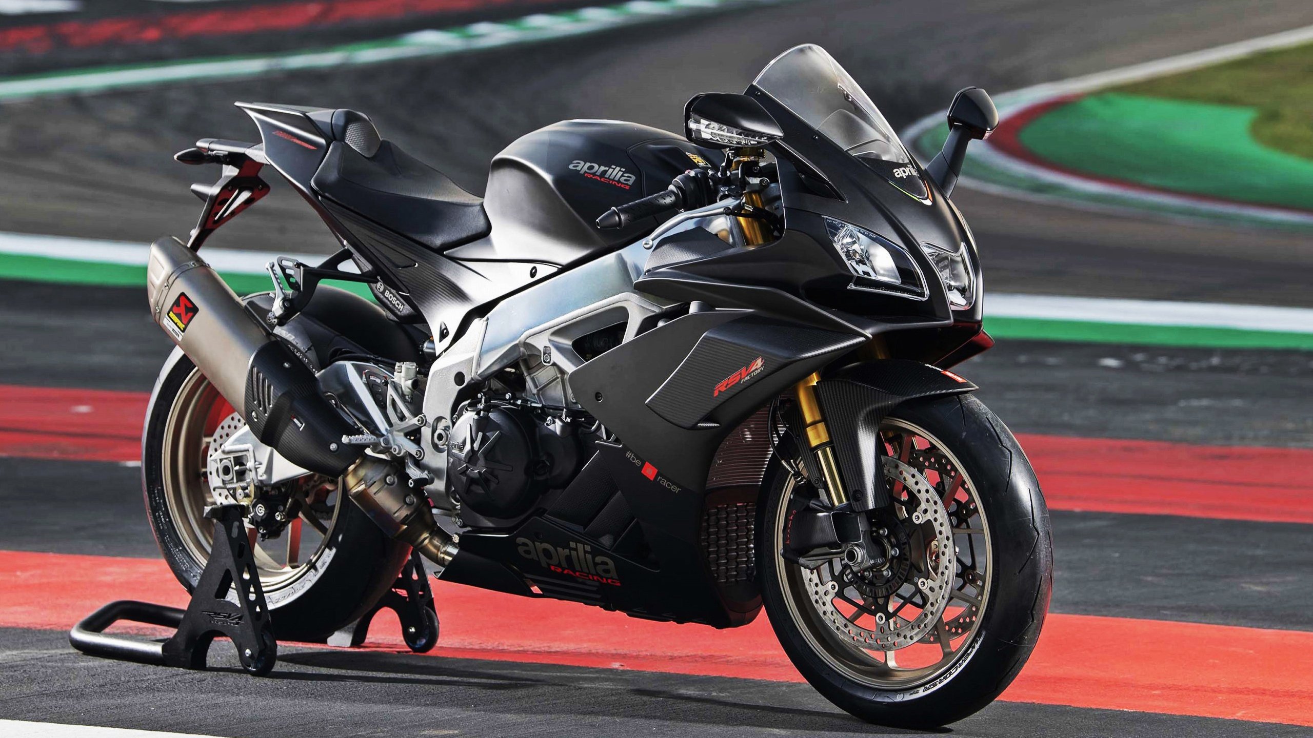 kaiyun中国官方网站-传奇球星的“非凡人生”，从巅峰到公益的华丽转身，传奇球员law