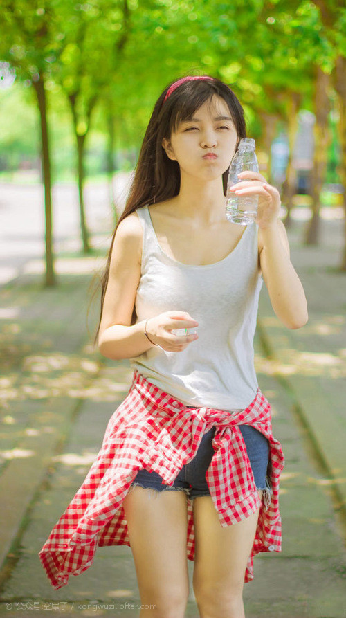 kaiyun 开云体育-佛罗伦萨多线进攻施压对方门前，佛罗伦萨duomo